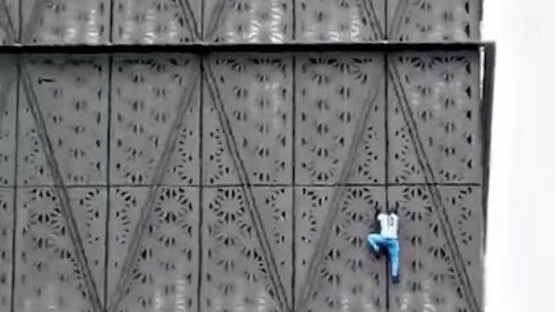 Escalador mantuvo en vilo al centro porteño