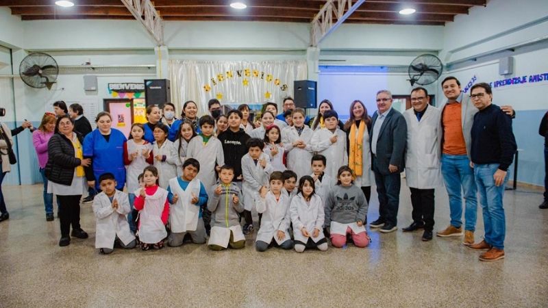 Jalil inauguró aulas del futuro