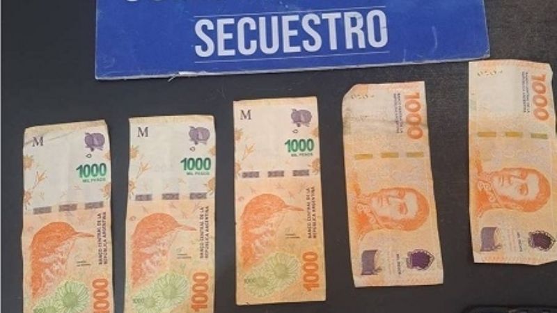 Le robó el celular a su ex pareja