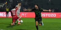 GUDIÑO festeja el gol de Sarmiento ante Estudiantes, que lleva cinco partidos sin poder ganar.