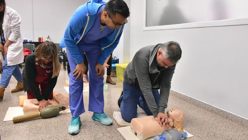 Personal de Valle Chico se capacita en RCP pediátrico