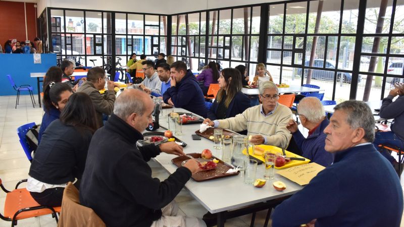 El Rector recibió a periodistas en el Comedor Universitario