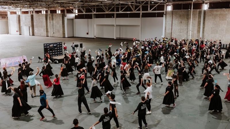 Más de 300 bailarines en seminario de danza en el Predio Ferial
