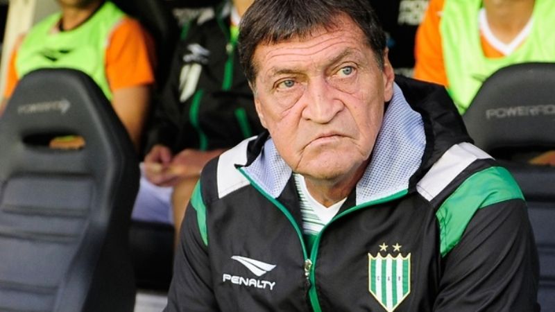 Julio Falcioni dejará de ser el DT de Banfield