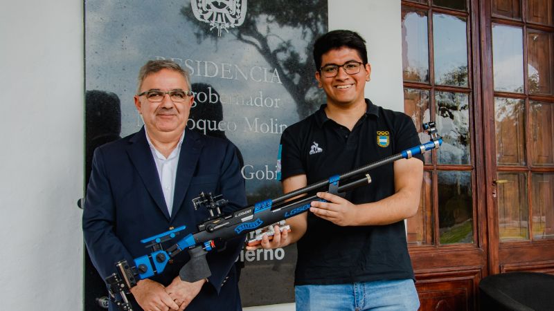 Julián Gutiérrez ya cuenta con la indumentaria y rifle nuevo para su participación olímpica en París 2024