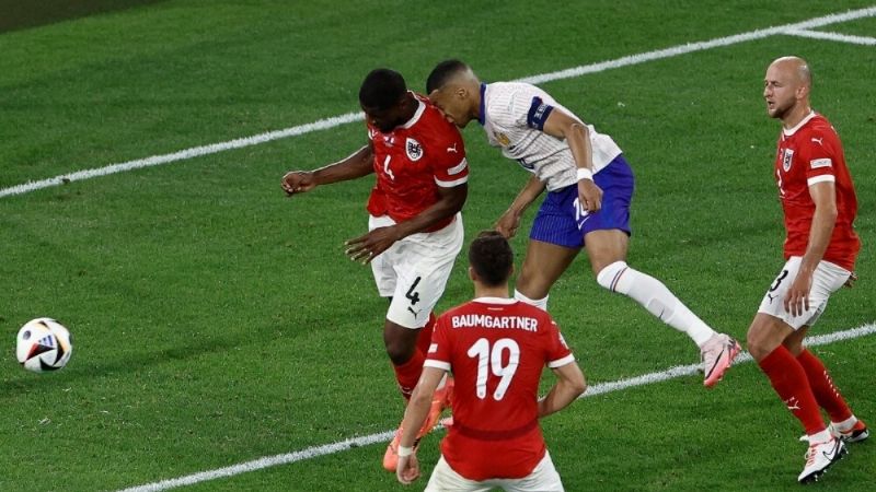 Mbappé se fracturó la nariz, pero no será operado