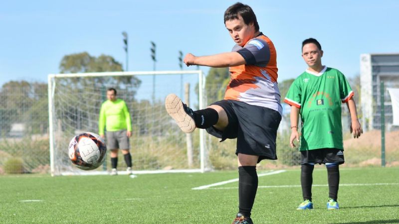 Deportes impulsa un torneo de fútbol adaptado en homenaje a Valentín Oviedo