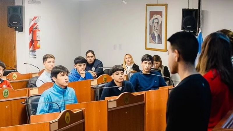 Alumnos y alumnas de Alijilán vivieron la experiencia de ser diputados por un día