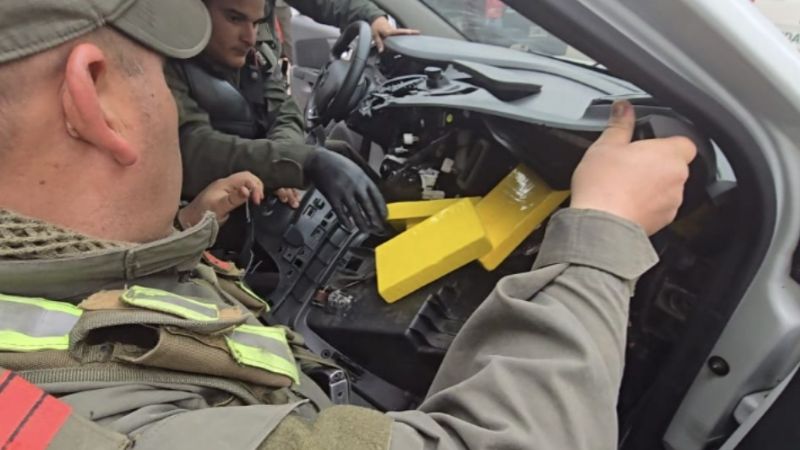 Detuvieron a un hombre con pedido de captura y secuestraron más de 33 kilos de cocaína