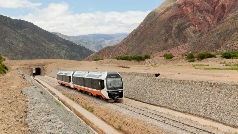 Jujuy: el Tren Solar de la Quebrada realizó su primer viaje