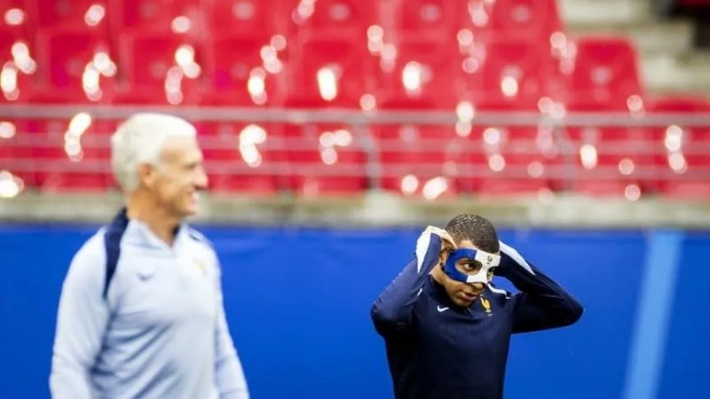 Si juega, Mbappé deberá cambiar de máscara