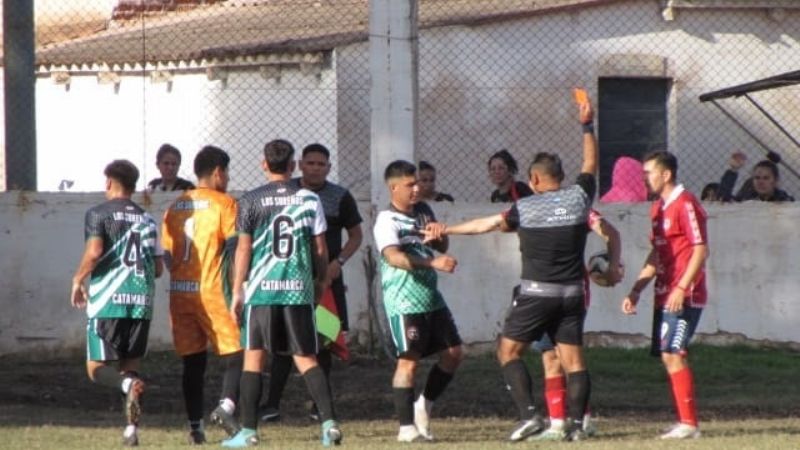 Goleó el “Rojito” y acomodó las cargas