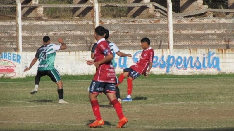 Goleó el “Rojito” y acomodó las cargas