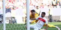 AKAYDIN, EN CONTRA DE SU ARCO, le dio el segundo gol a Portugal, que el arquero y el central turcos no pudieron evitar.