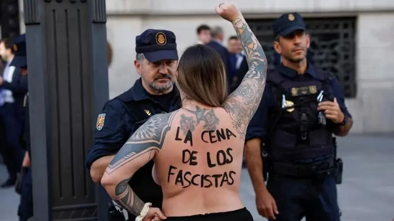 Protesta feminista contra Milei en Madrid