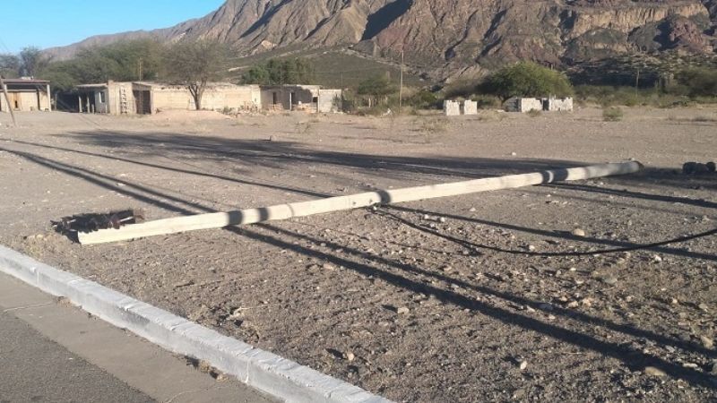 Viento zonda causó otra vez daños en el Oeste