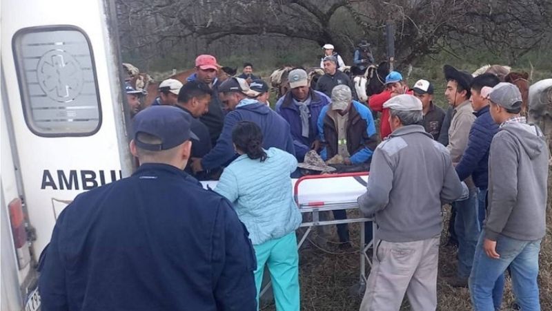 Rescatan a un hombre que se cayó del caballo
