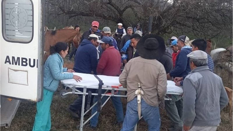 Rescatan a un hombre que se cayó del caballo