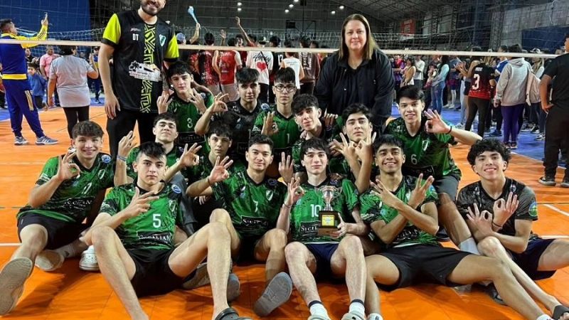 Defensores y Ateneo en el podio Regional