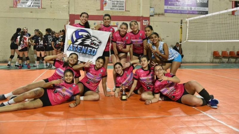Defensores y Ateneo en el podio Regional