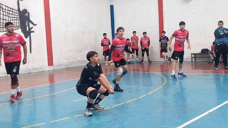 Defensores y Ateneo en el podio Regional