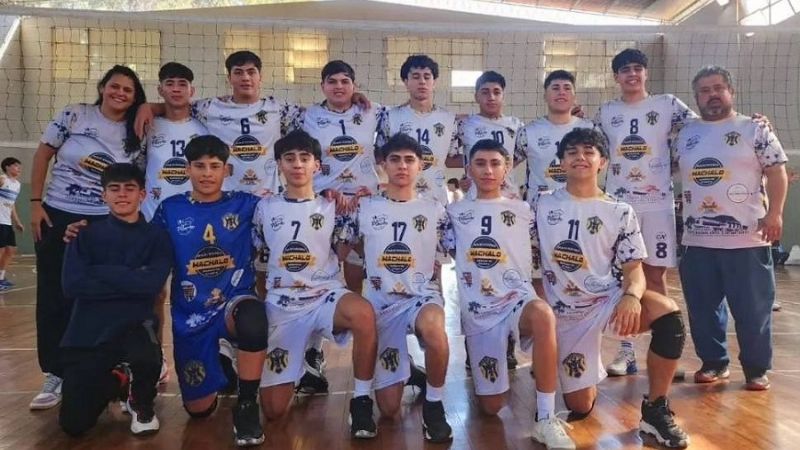 Defensores y Ateneo en el podio Regional