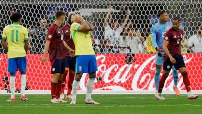 Costa Rica dio un golpe de escena, empatando con Brasil