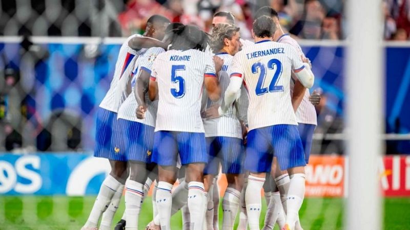 Francia e Inglaterra en partidos decisivos, aspiran a 8vos.