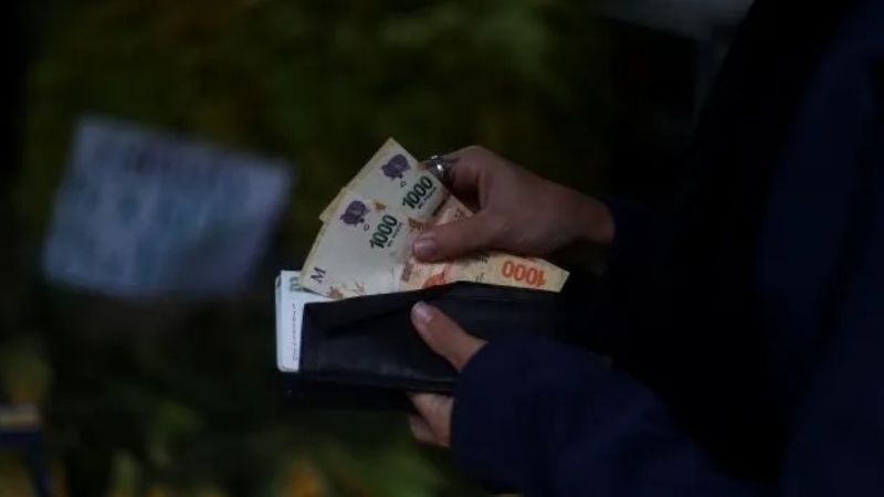 El impacto de la recesión: se cerraron más de 60.000 cuentas sueldo en abril