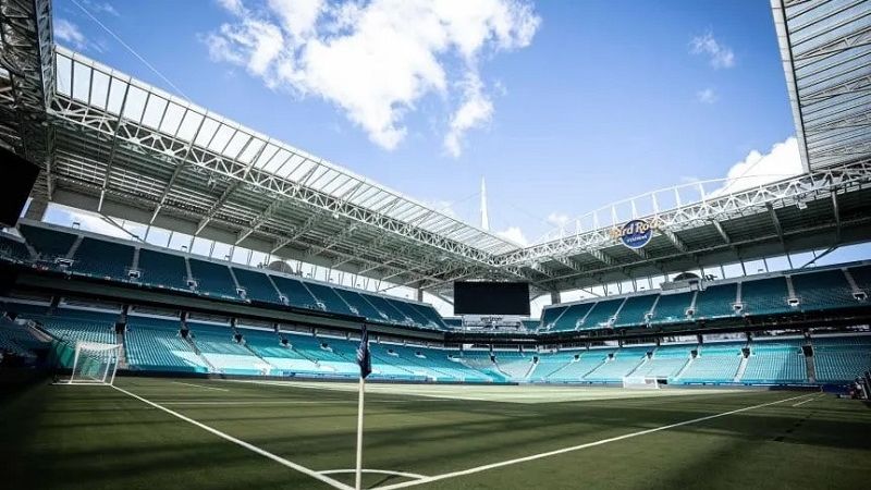 Contra Perú, con césped natural y clima pesado