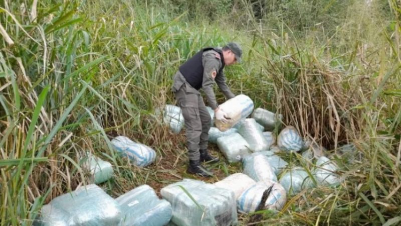 Gendarmes hallan más de 500 kilos de droga