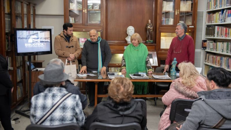 El autor correntino Gustavo Ojeda presentó sus obras en la Biblioteca del Senado