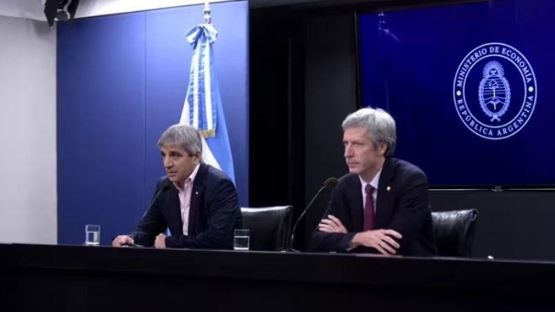 Caputo presentó la segunda etapa del plan económico