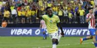 VINICIUS JR. Festejando su primer gol para Brasil, ante Paraguay, en la Copa América.