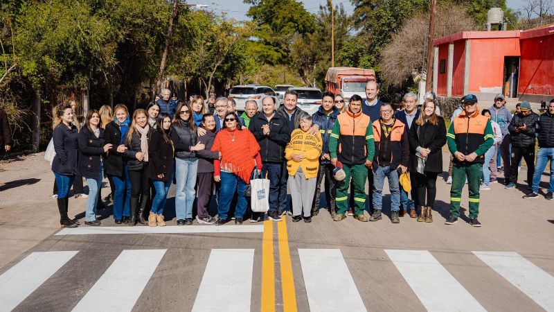 Raúl y Gustavo inauguraron el asfaltado en Banda de Varela