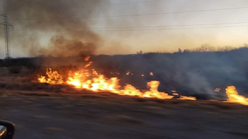 Precaución: incendio de pastizales en Ruta Nacional 157