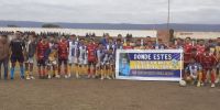 LA INICIATIVA de Social Rojas fue acompañada por los jugadores de Independiente y los árbitros.
