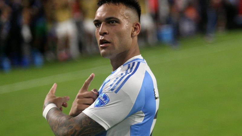 Con “doblete” de Lautaro, Argentina ganó su grupo