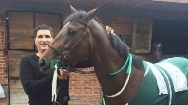 Ex arquero, cría caballos y puso un hotel en la casa de Alfonsín