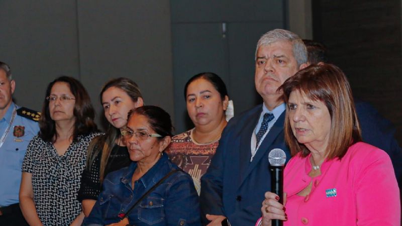 Bullrich anuncia el retiro del estatus de refugiados a miembros del Ejército del Pueblo Paraguayo