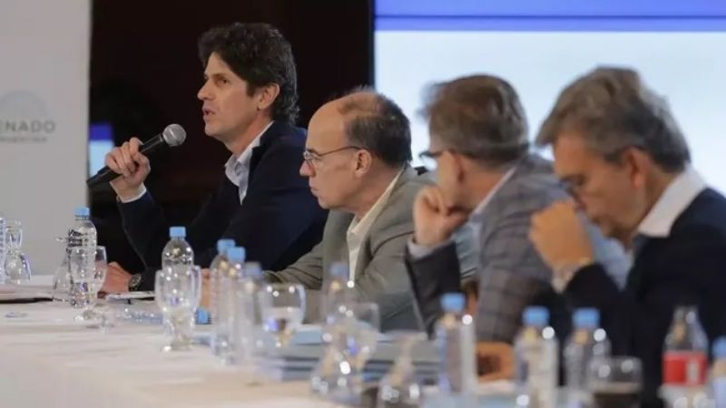 Lousteau pone presión con un dictamen paralelo