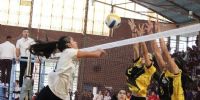 LAS CHICAS DEL VÓLEY SUB16 se impusieron 3-0 a sus pares riojanas, en el Nacional Sub16.