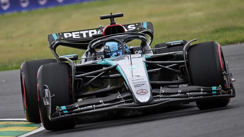 George Russell larga adelante en el GP de Canadá