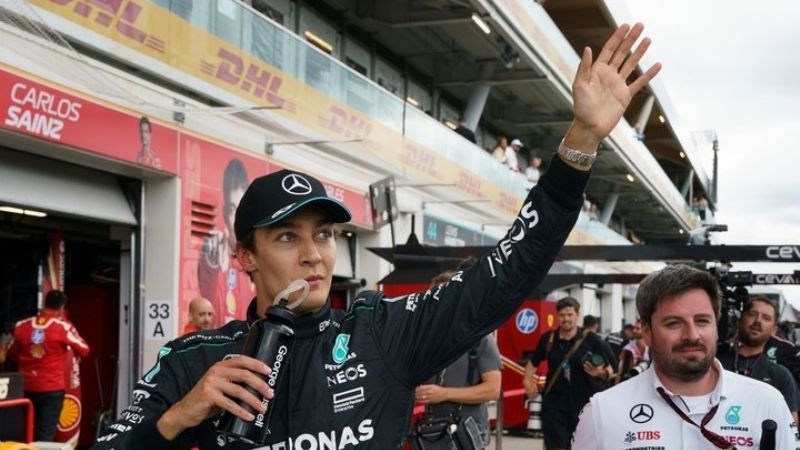 George Russell larga adelante en el GP de Canadá