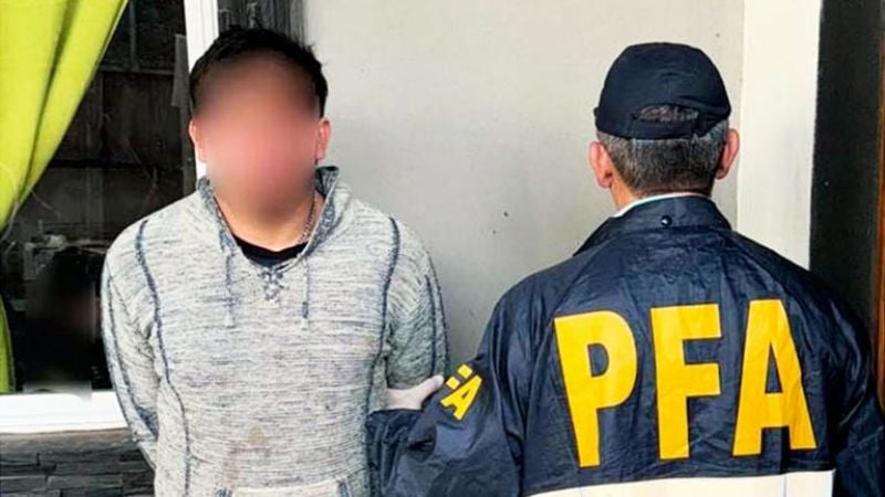 Acusan a una mujer de abusar de su hija, filmarla y difundir las imágenes