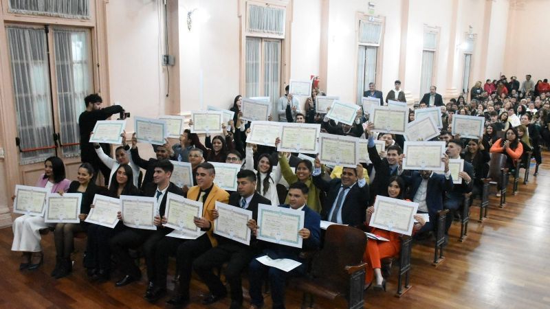 Egresado de la UNCA convocó a usar el conocimiento con vocación social