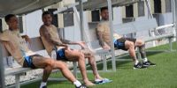 “COMPINCHES”. Di María, De Paul y Messi compartiendo un divertido momento en la práctica de la Selección Argentina.