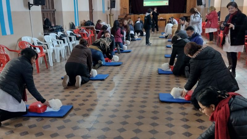 "Manos que Salvan" capacitó a estudiantes y docentes de 33 instituciones educativas