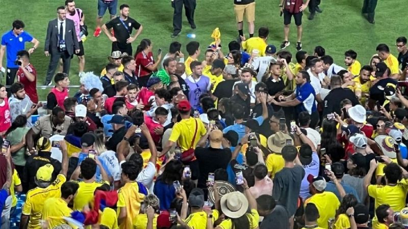 Uruguayos a las piñas con hinchas de Colombia