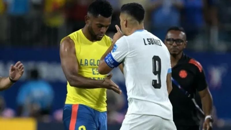 Uruguayos a las piñas con hinchas de Colombia